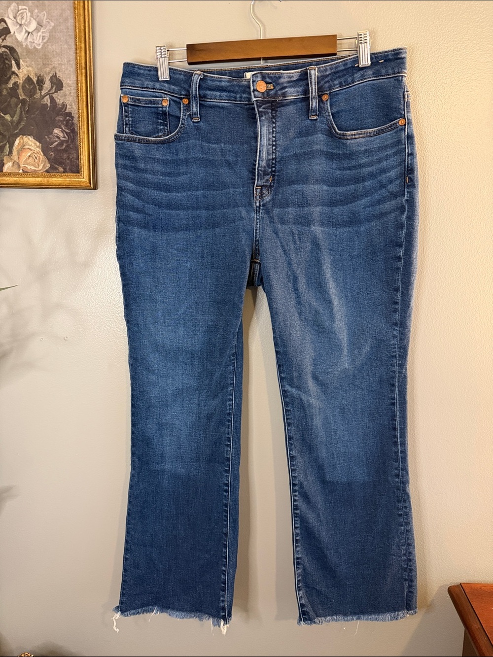 Madewell Curvy Kick Out Jeans Size 32 Cropped Raw Hem Medium Wash - Picture 4 of 8